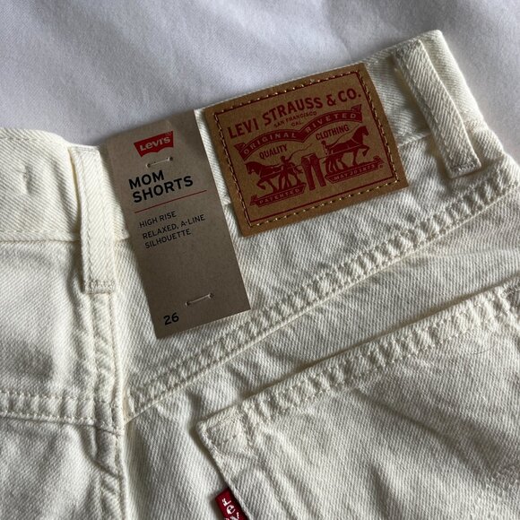 Levi's A-Line Denim High Rise Mom Shorts - Ivory - Size 26 - Picture 6 of 6